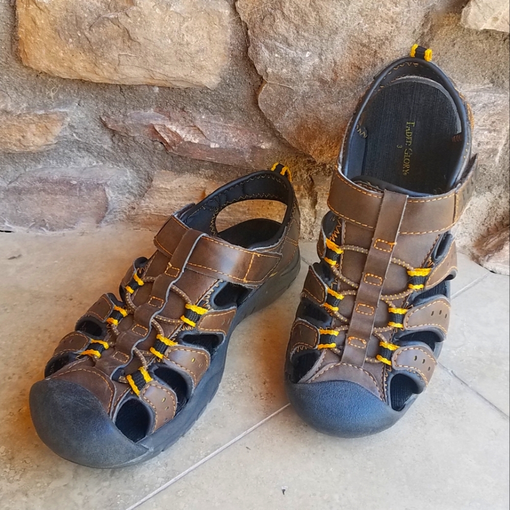 Faded Glory Boys size 3 Sandals